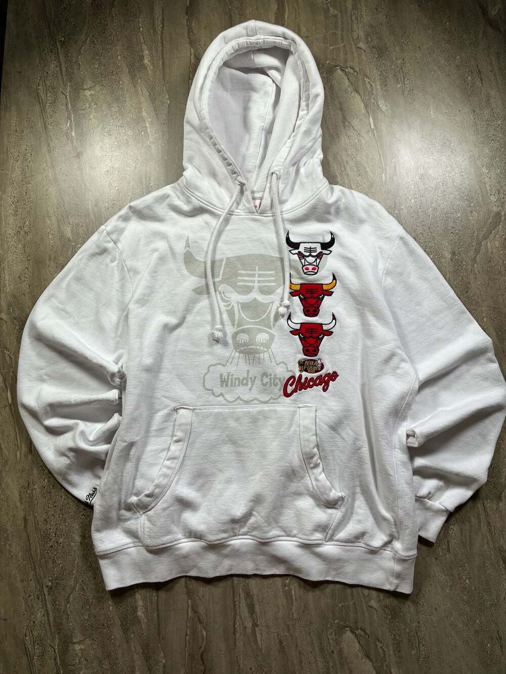 Mitchell & Ness Chicago Bulls Windy City Slammin Hoodie Size L White